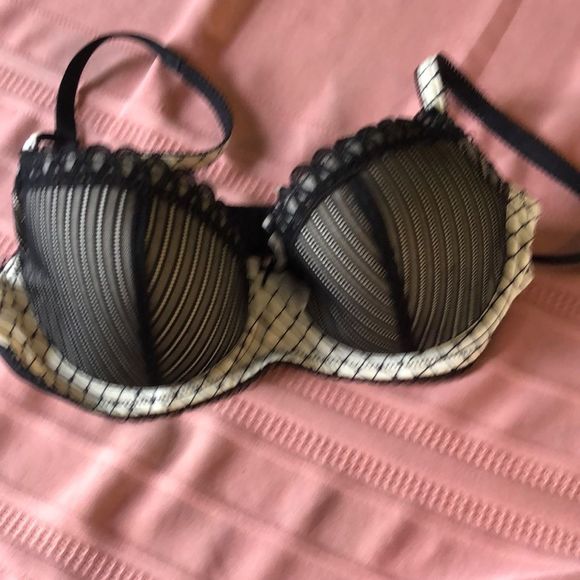 B. Tempted 34C black&white push up under wire lace bra - Picture 1 of 12